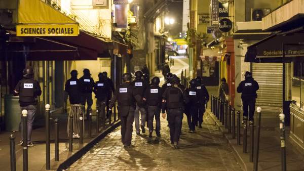 Patrullando a pie París Patrullando a pie París