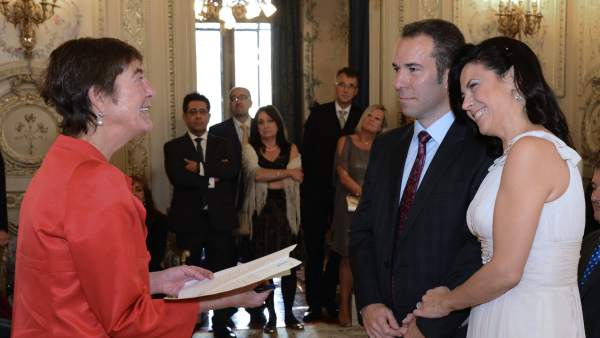 Un colegio notarial acoge por primera vez una boda en España Un colegio notarial acoge por primera vez una boda en España