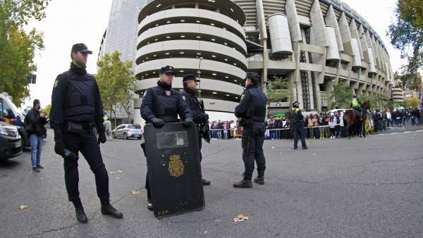 Policía en el Bernabéu Policía en el Bernabéu