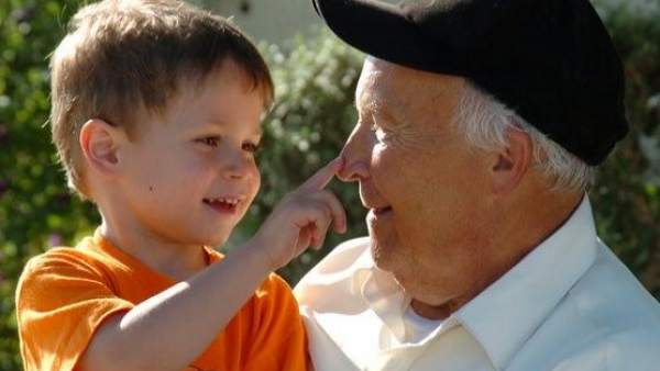 Abuelos y nietos Abuelos y nietos