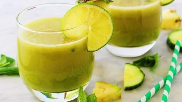 Licuado de manzana, piña, menta y limón Licuado de manzana, piña, menta y limón