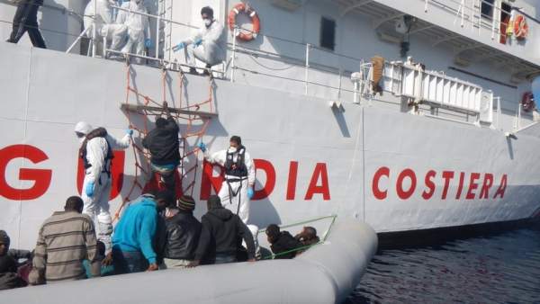 Rescate de inmigrantes en el Mediterráneo Rescate de inmigrantes en el Mediterráneo