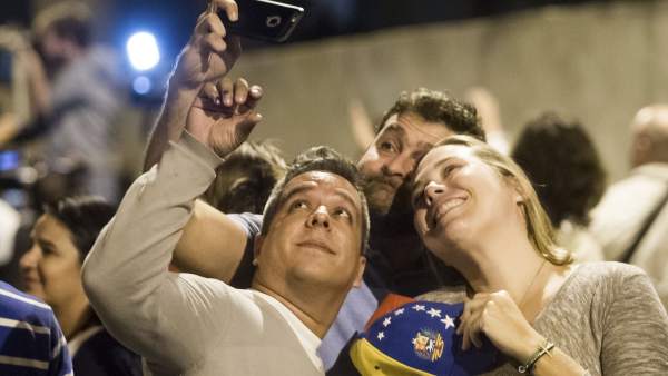 Celebrando los resultados electorales en Venezuela Celebrando los resultados electorales en Venezuela