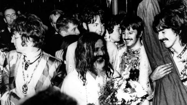 Los Beatles y su gurú indio Los Beatles y su gurú indio