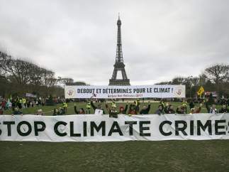 Manifestantes en París en la Cumbre del Clima