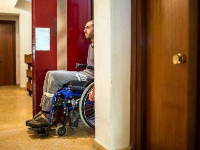 Discapacitados presos en sus casas