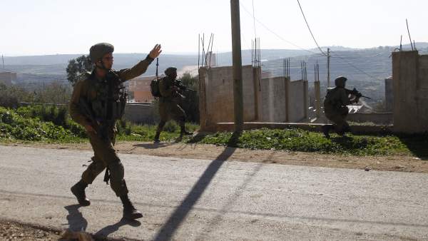 Soldados israelíes en los disturbios de Qadomem Soldados israelíes en los disturbios de Qadomem