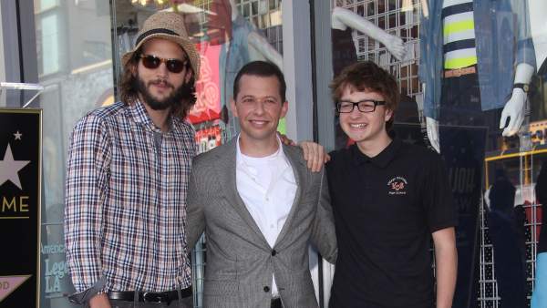Angus T. Jones en 2011 Angus T. Jones en 2011