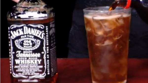 Jack Daniel's con Cola Jack Daniel's con Cola