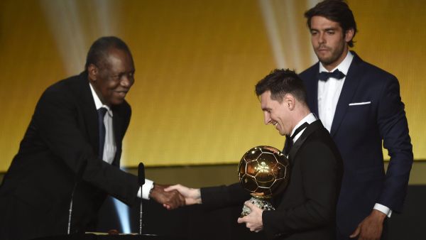 Messi recibe su quinto Balón de Oro Messi recibe su quinto Balón de Oro