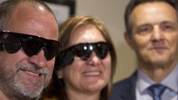 Implantan un ojo biónico en Barcelona Implantan un ojo biónico en Barcelona