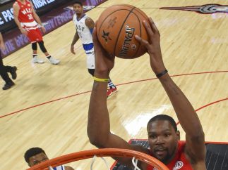 Durant volando hacia el aro