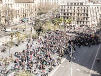 Manifestación de estudiantes en la Plaza Universidad de Barcelona.