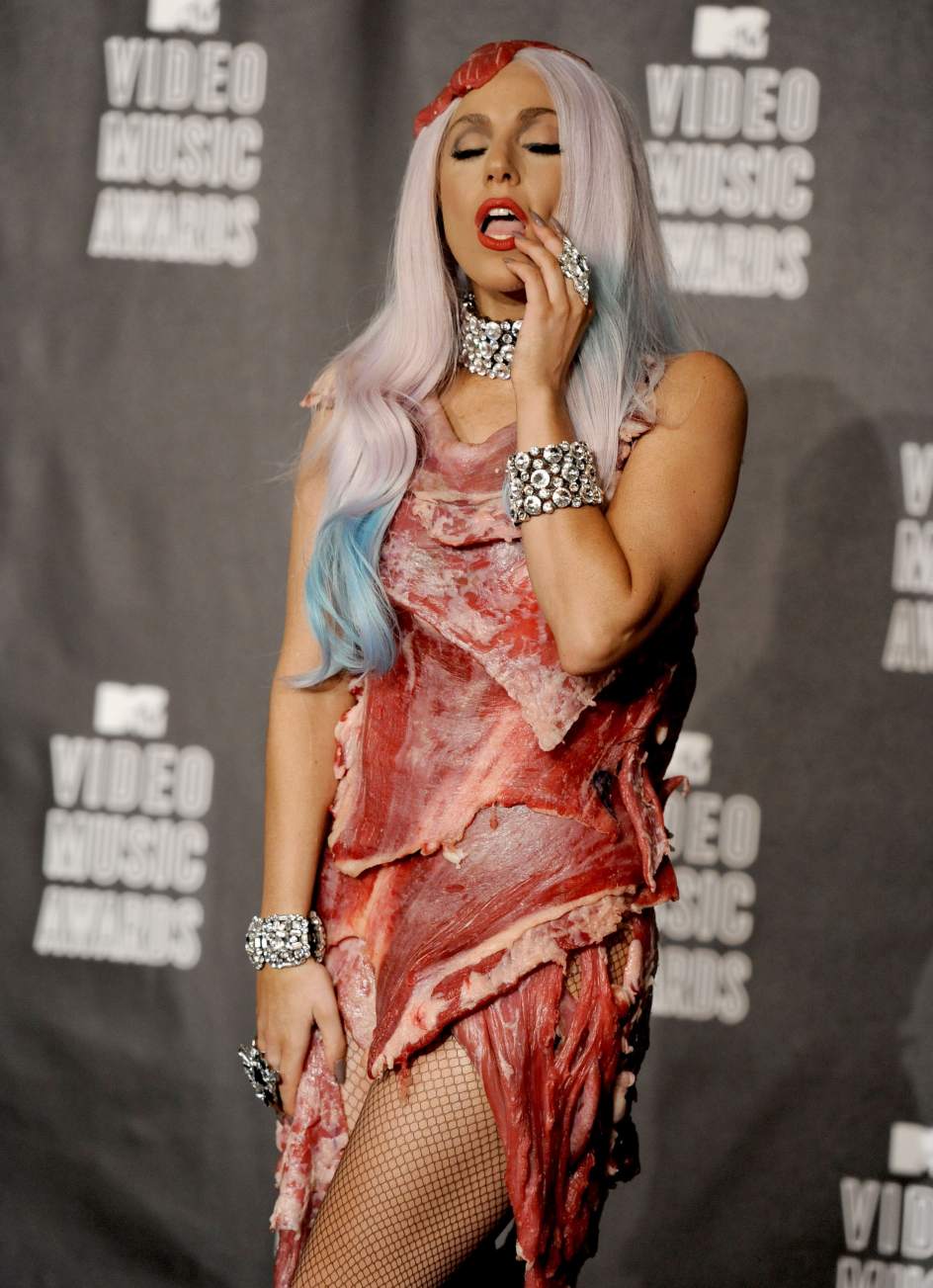 Foto Traje de carne en los MTV Awards Lady Gaga cumple 30 años Foto Traje de carne en los MTV Awards Lady Gaga cumple 30 años