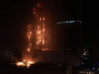 Incendio rascacielos Emiratos Árabes.