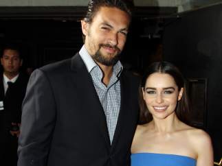 Jason Momoa y Emilia Clarke