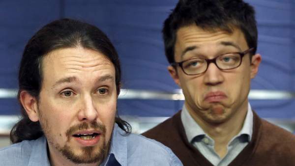 Pablo Iglesias e Iñigo Errejón, detrás Pablo Iglesias e Iñigo Errejón, detrás