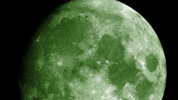  Una  luna verde  abril  As   gest   Facebook bulo viral
