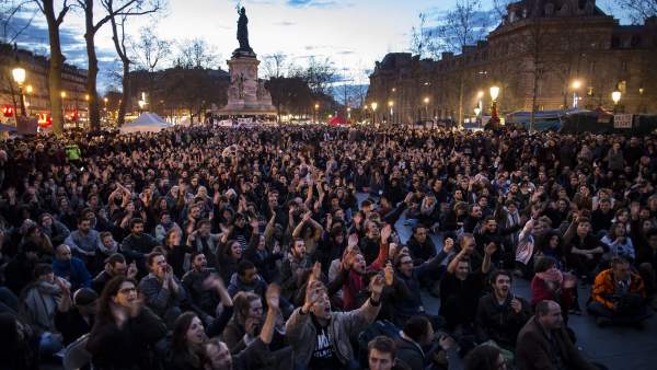 Indignados Franceses en la plaza de la República de París Indignados Franceses en la plaza de la República de París