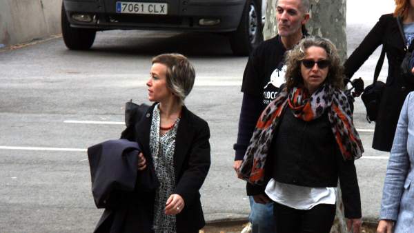 Ester Quintana llegando a la Audiencia de Barcelona el 12 de abril de 2016 acompañada de su abogada. Ester Quintana llegando a la Audiencia de Barcelona el 12 de abril de 2016 acompañada de su abogada.