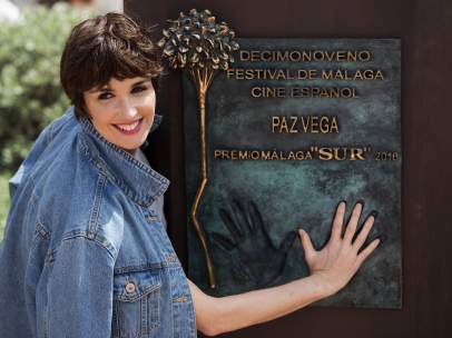Paz Vega y su monolito en Málaga
