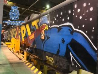 Grafitis en un tren