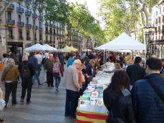 Paradas de libros en las Ramblas por Sant Jordi.