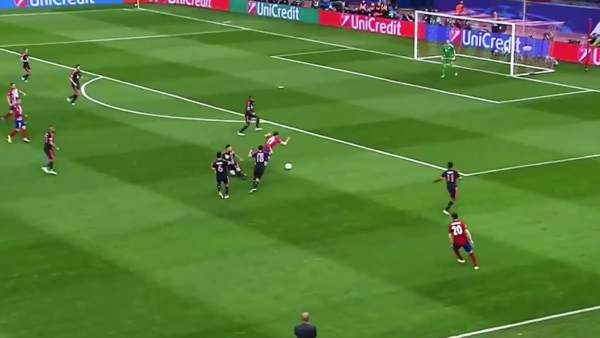 Golazo de Saúl al Bayern Golazo de Saúl al Bayern