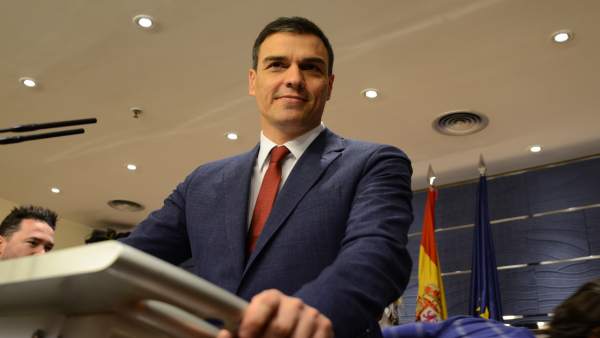 Pedro Sánchez en rueda de prensa tras reunirse con el Rey Pedro Sánchez en rueda de prensa tras reunirse con el Rey