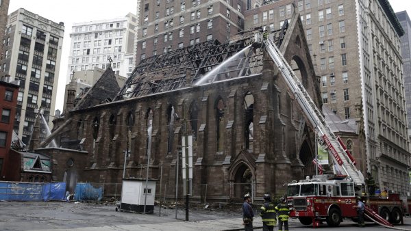 Incendio en la catedral ortodoxa de Manhattan
