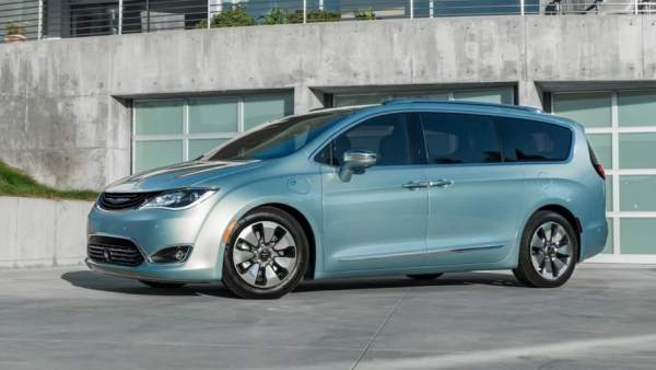 Google y Fiat se unen para crear minivans sin conductor Google y Fiat se unen para crear minivans sin conductor
