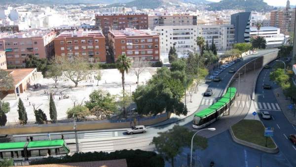 Metro en superficie hacia el Hospital Civil Eugenio Gross y Blas de Lezo Metro en superficie hacia el Hospital Civil Eugenio Gross y Blas de Lezo