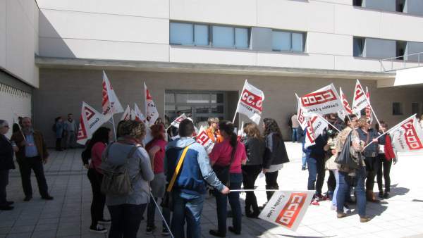 Concentración ante la empresa de call center Konecta de Valladolid Concentración ante la empresa de call center Konecta de Valladolid