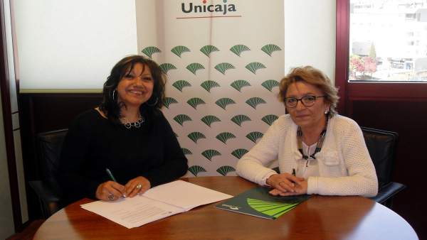 Firma del convenio entre Unicaja y Sinando Kalí Firma del convenio entre Unicaja y Sinando Kalí