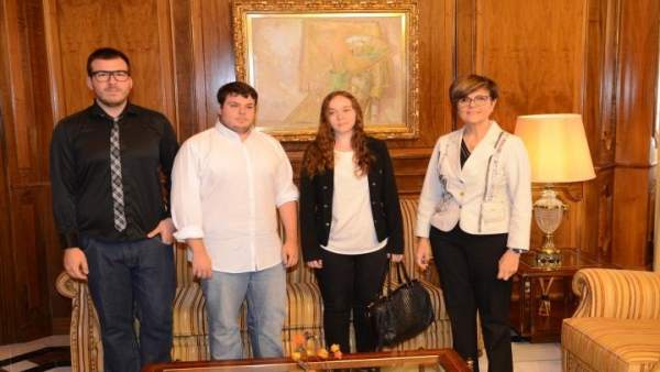 Miembros de Colectivo Galactyco en su encuentro con la presidenta de la Asamblea Miembros de Colectivo Galactyco en su encuentro con la presidenta de la Asamblea