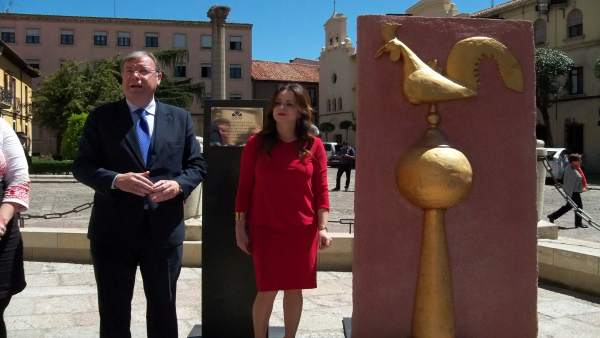 El alcalde de León, Antonio Silván, y la presidenta de las Cortes, Silvia Clemen El alcalde de León, Antonio Silván, y la presidenta de las Cortes, Silvia Clemen