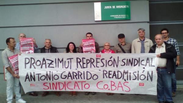 Concentración en la Consejería. Concentración en la Consejería.