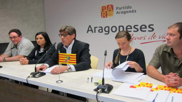 El presidente del PAR, Aliaga, en la presentación de una PNL sobre el Ebro El presidente del PAR, Aliaga, en la presentación de una PNL sobre el Ebro