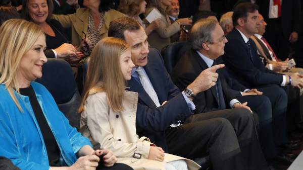 La infanta Sofía y Felipe VI en el Bernabeu La infanta Sofía y Felipe VI en el Bernabeu