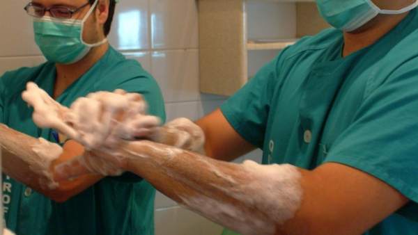 Médicos Cirujanos Lavándose Las Manos Médicos Cirujanos Lavándose Las Manos