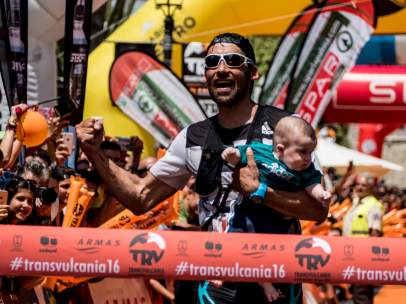 Luis Alberto Hernando, llegando a la meta de la Transvulcania