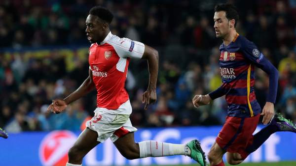Welbeck y Busquets Welbeck y Busquets