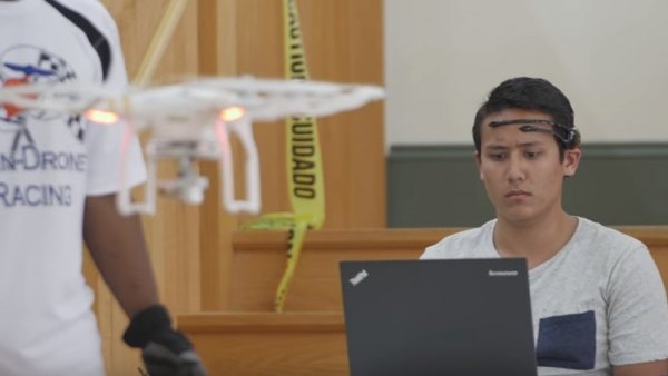 Drone pilotado con la mente Drone pilotado con la mente