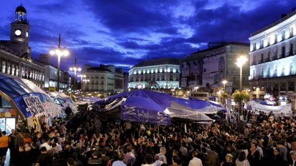 Asamblea del 15-M en Sol Asamblea del 15-M en Sol
