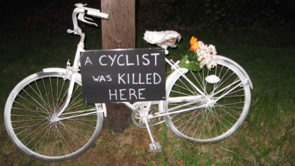 Ghost bike, "bicicleta fantasma" Ghost bike, "bicicleta fantasma"