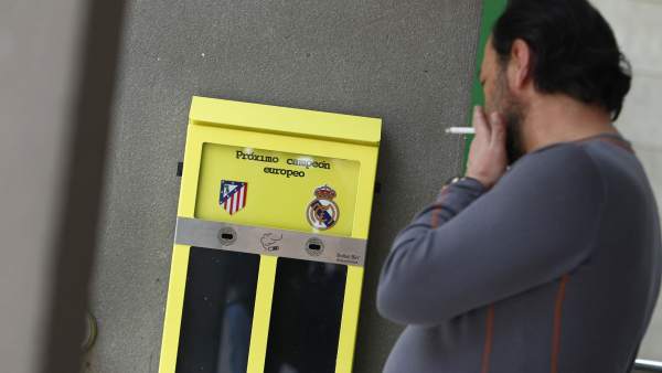 Papeleras con colillas para la Champions Papeleras con colillas para la Champions