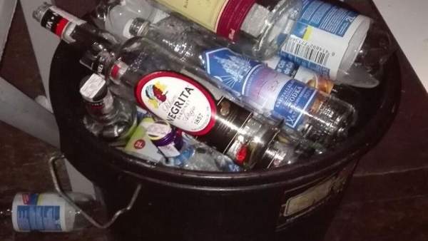 Imagen de botellas de alcohol de una de las fiestas Imagen de botellas de alcohol de una de las fiestas