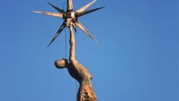 El Síndic pide a Tortosa retirar un monumento franquista El Síndic pide a Tortosa retirar un monumento franquista