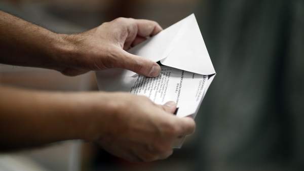 Elecciones municipales y autonómicas, comicios, votar, voto, papeletas, urnas Elecciones municipales y autonómicas, comicios, votar, voto, papeletas, urnas