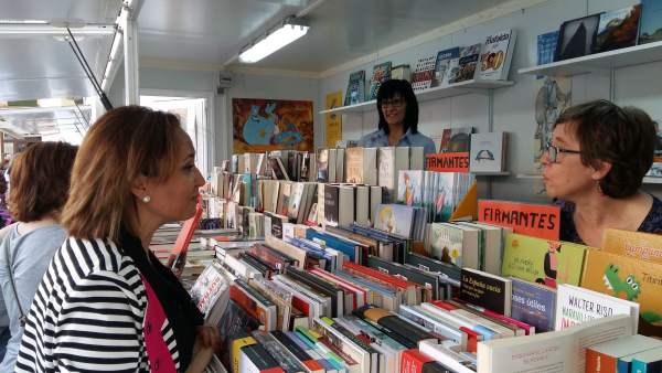 Mayte Pérez durante su visita a la Feria del Libro de Huesca. Mayte Pérez durante su visita a la Feria del Libro de Huesca.